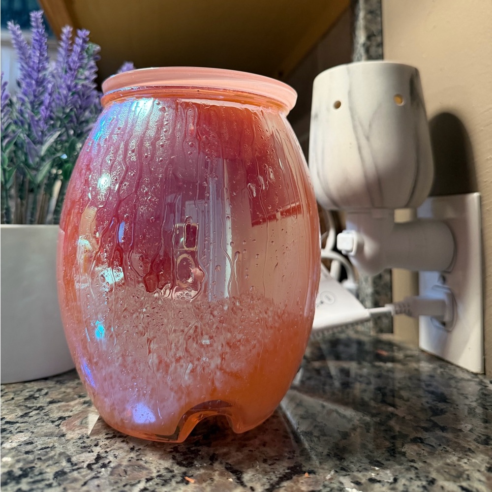 Scentsy Summer Rain warmer and Mini Marbled plug in warmer, no box.